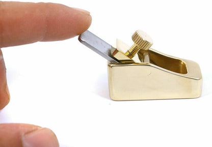 Brass Luthier Plane Woodworking Tool Flat Bottom/Convex Bottom High-Speed Steel Blade Violin/Viola/Cello Thumb Planer Durable (Flat Bottom)