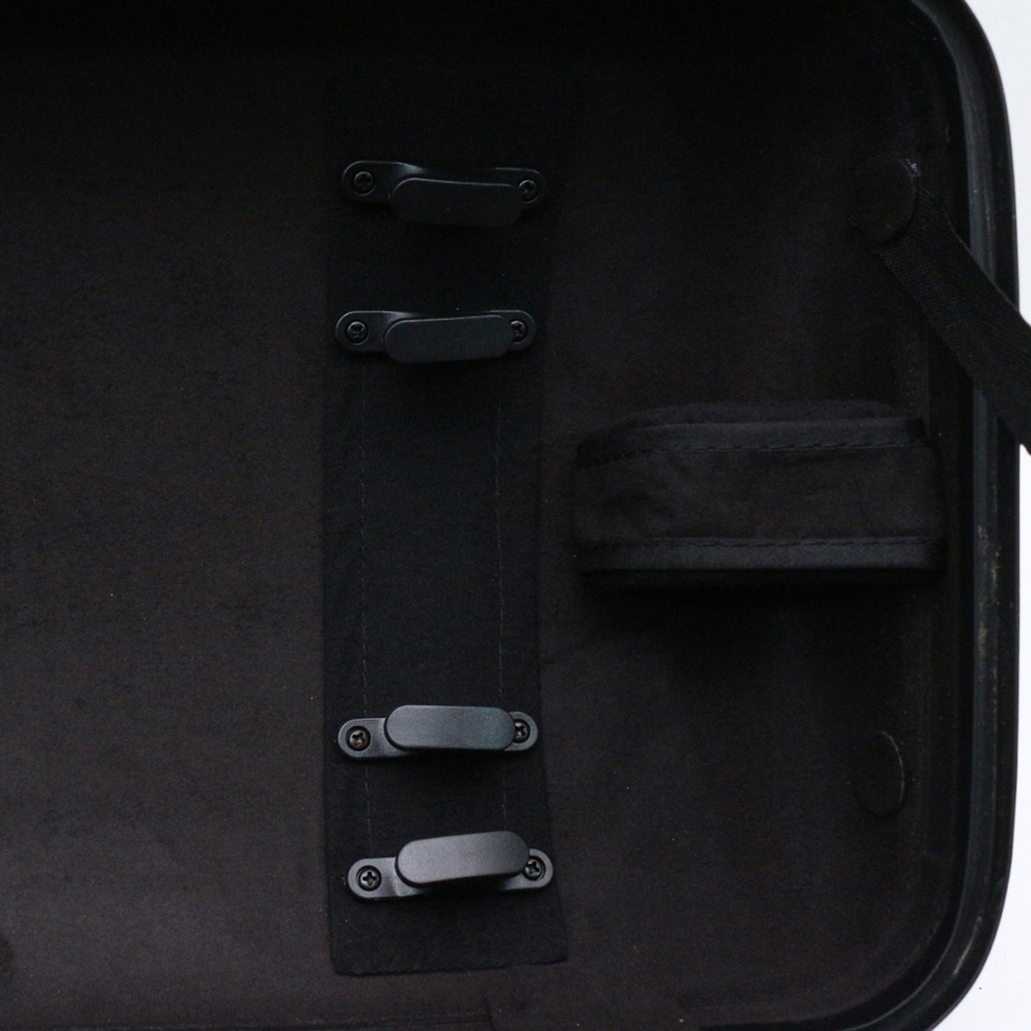 Yinfente Violin Case 4/4 Full Size Carbon Fiber Oblong 4/4 Violin Case with Music Sheet Bag Adjustable Backstrap Hygrometer Lightweight & Portable